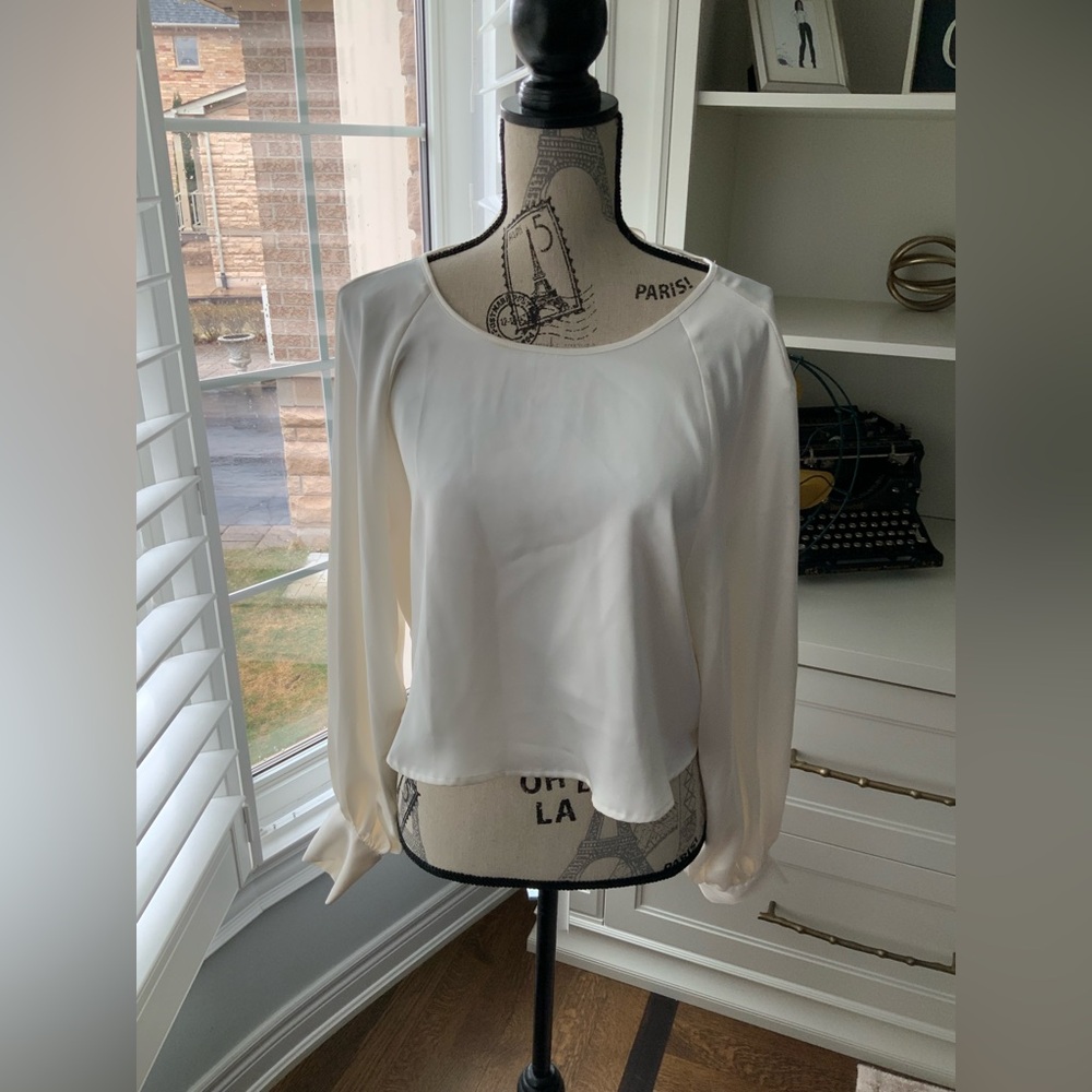 H&M Satin White Long Sleeve Cropped Blouse Top Women’s Size Large Like New